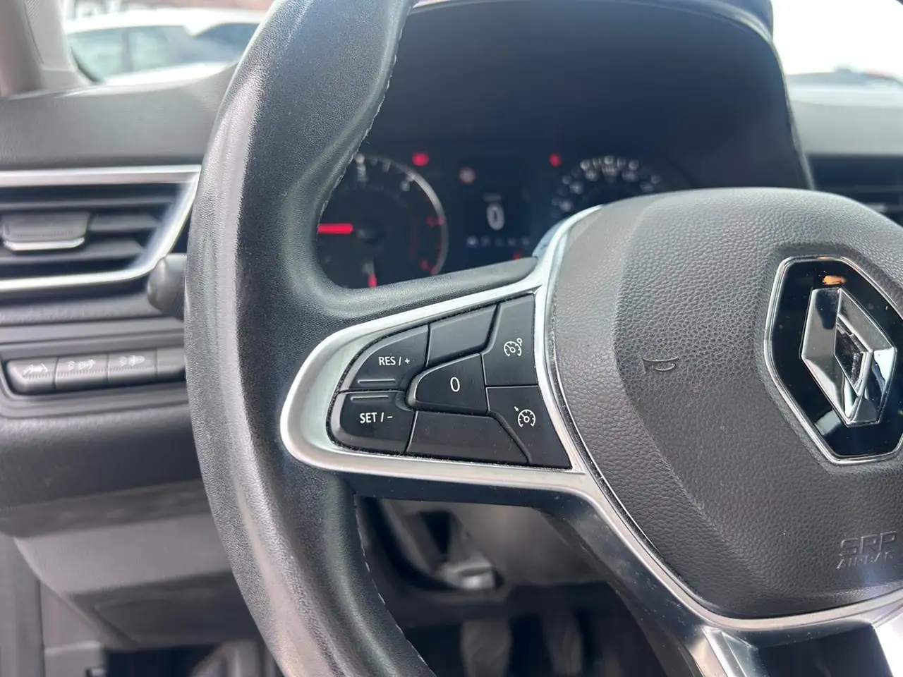 Renault Clio Citadine 3 portes — photo 16