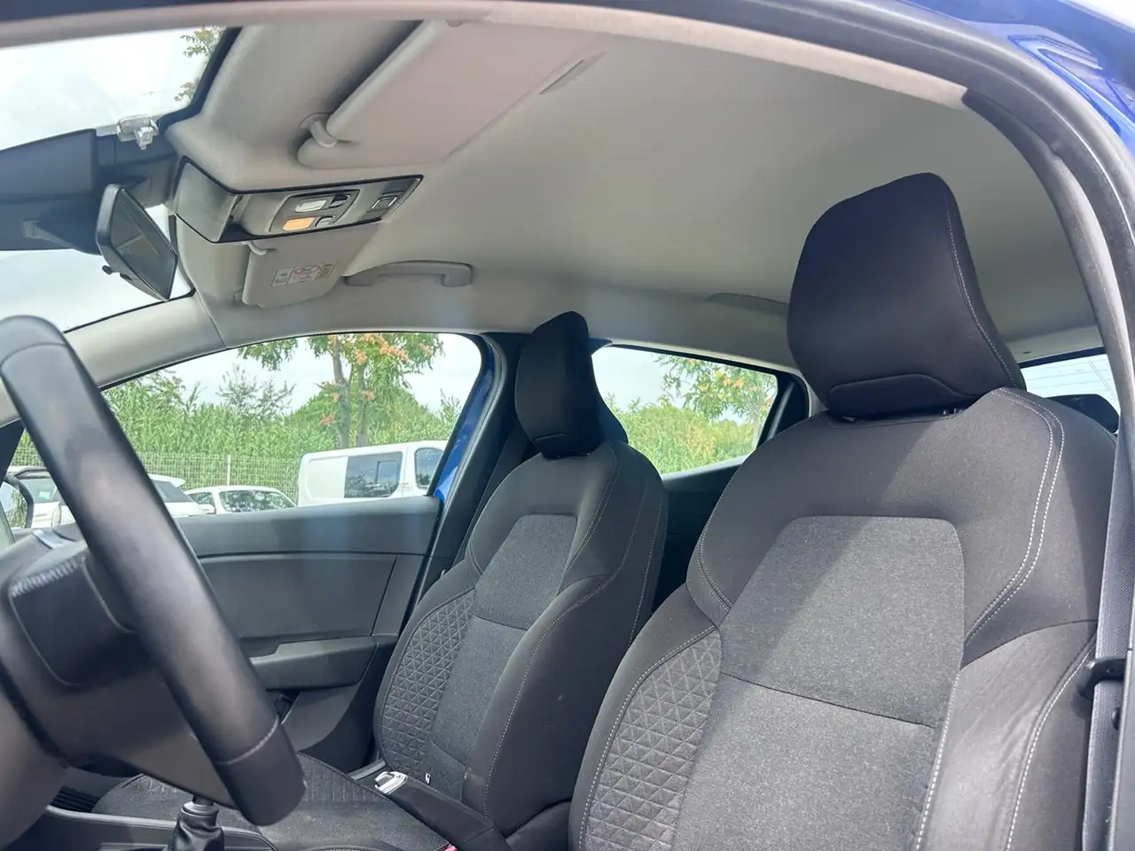 Renault Clio Citadine 3 portes — photo 12