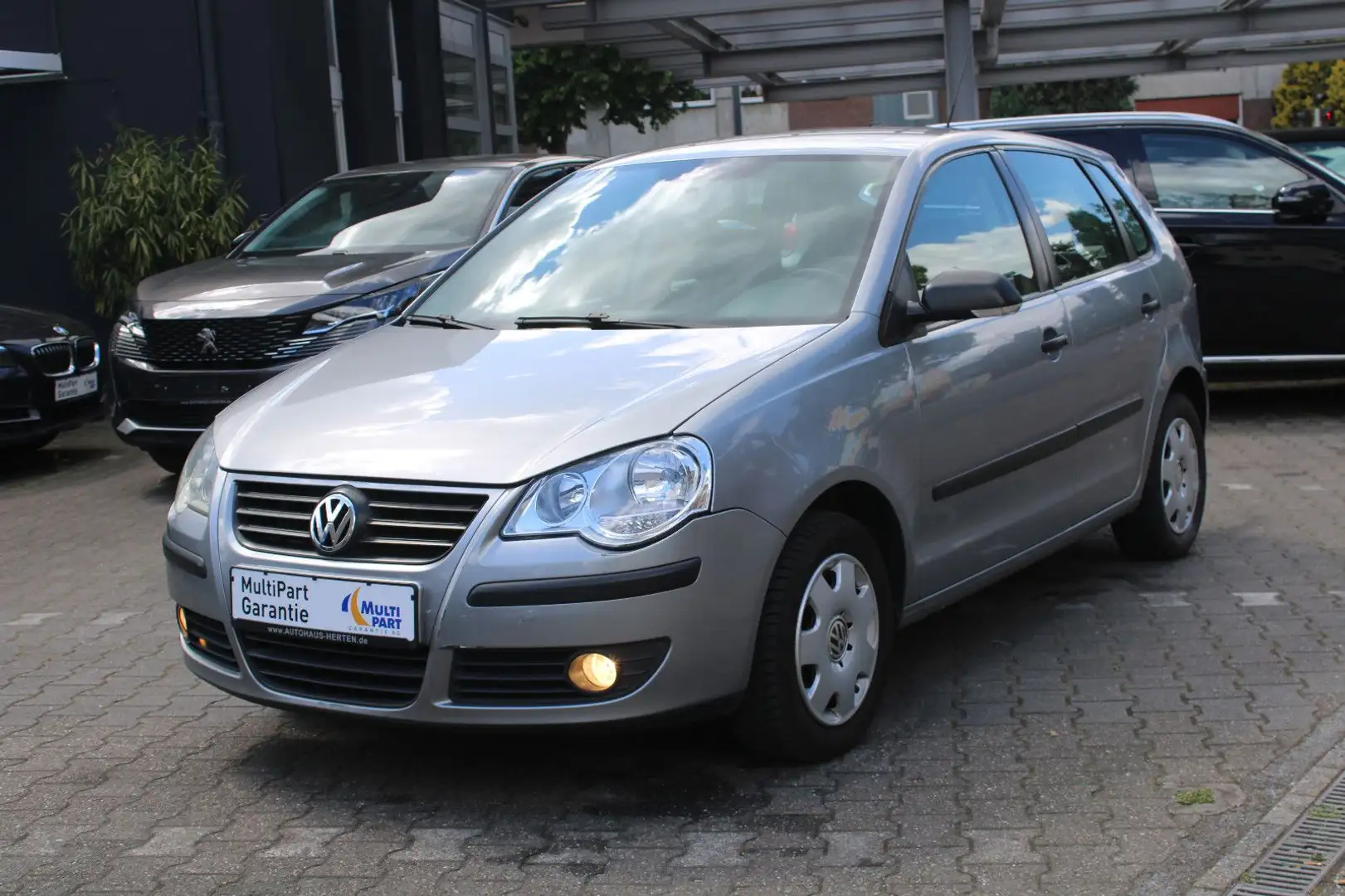 Volkswagen Polo IV Tour 1.4*AUTOMATIK*PDC*NAVI* Plateado - 1
