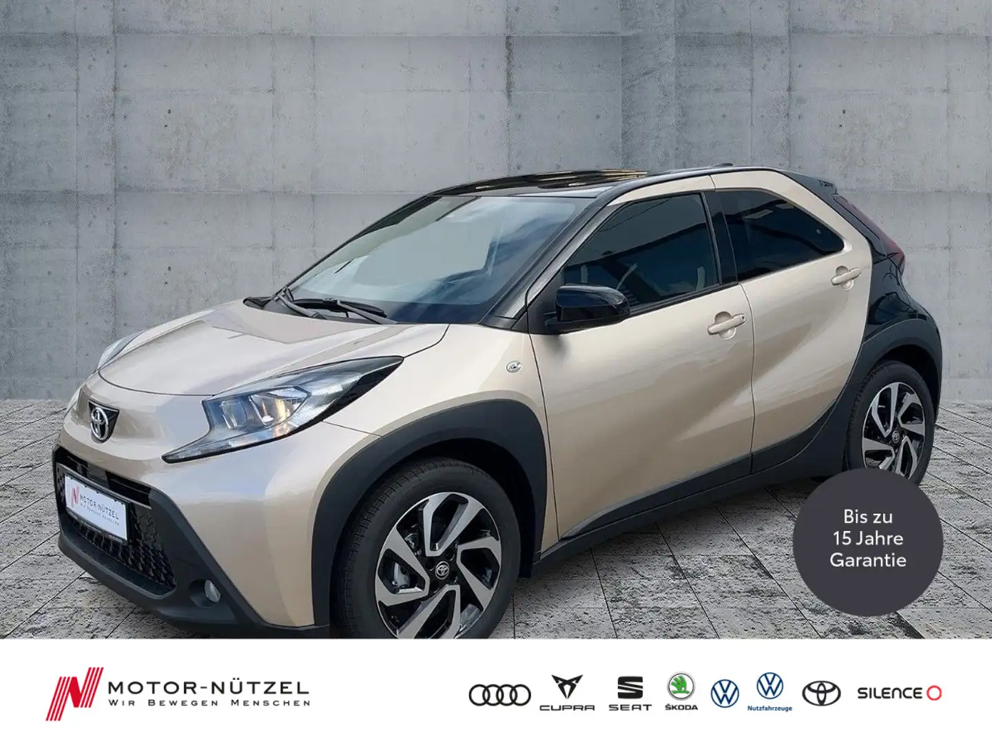 Toyota Aygo X 1.0 VVT-i TEAMPLAYER ACC+APP+SHZ+RFK+MFL Beige - 1