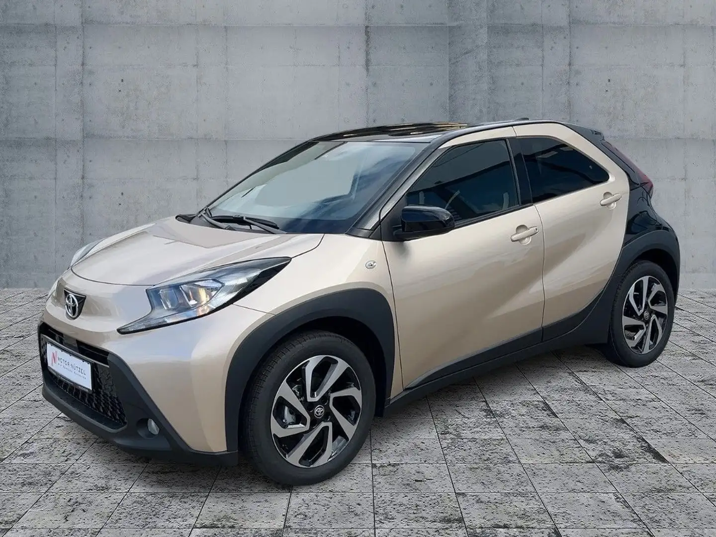 Toyota Aygo X 1.0 VVT-i TEAMPLAYER ACC+APP+SHZ+RFK+MFL Beige - 2