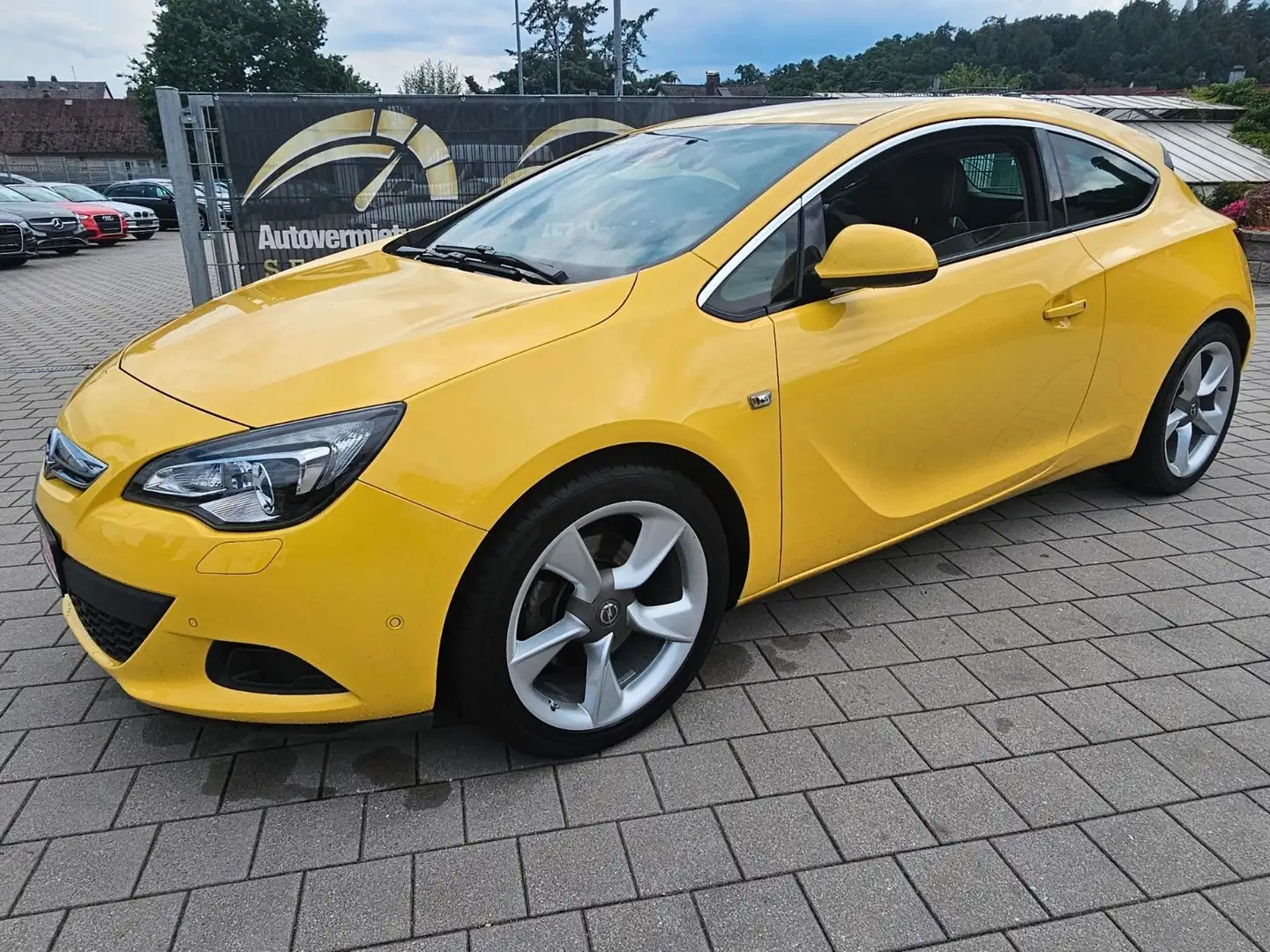Opel Astra J GTC / Leder / Xenon/ 19 Zoll / TOP Jaune - 1