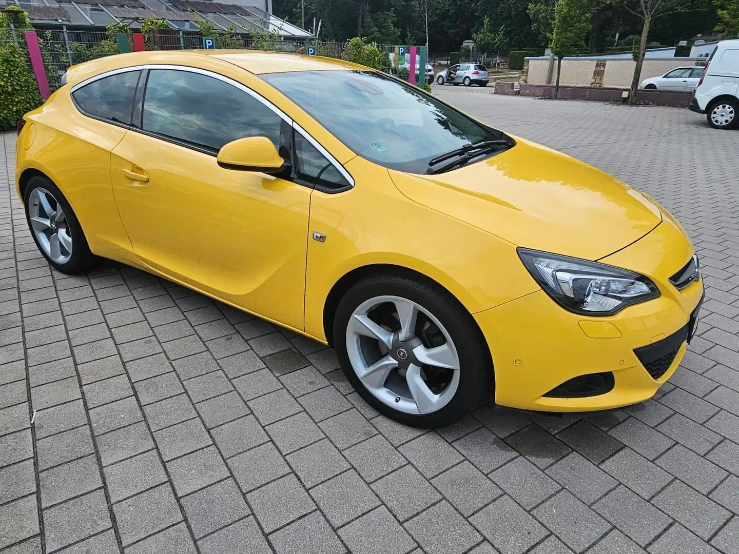 Opel Astra J GTC / Leder / Xenon/ 19 Zoll / TOP Jaune - 2