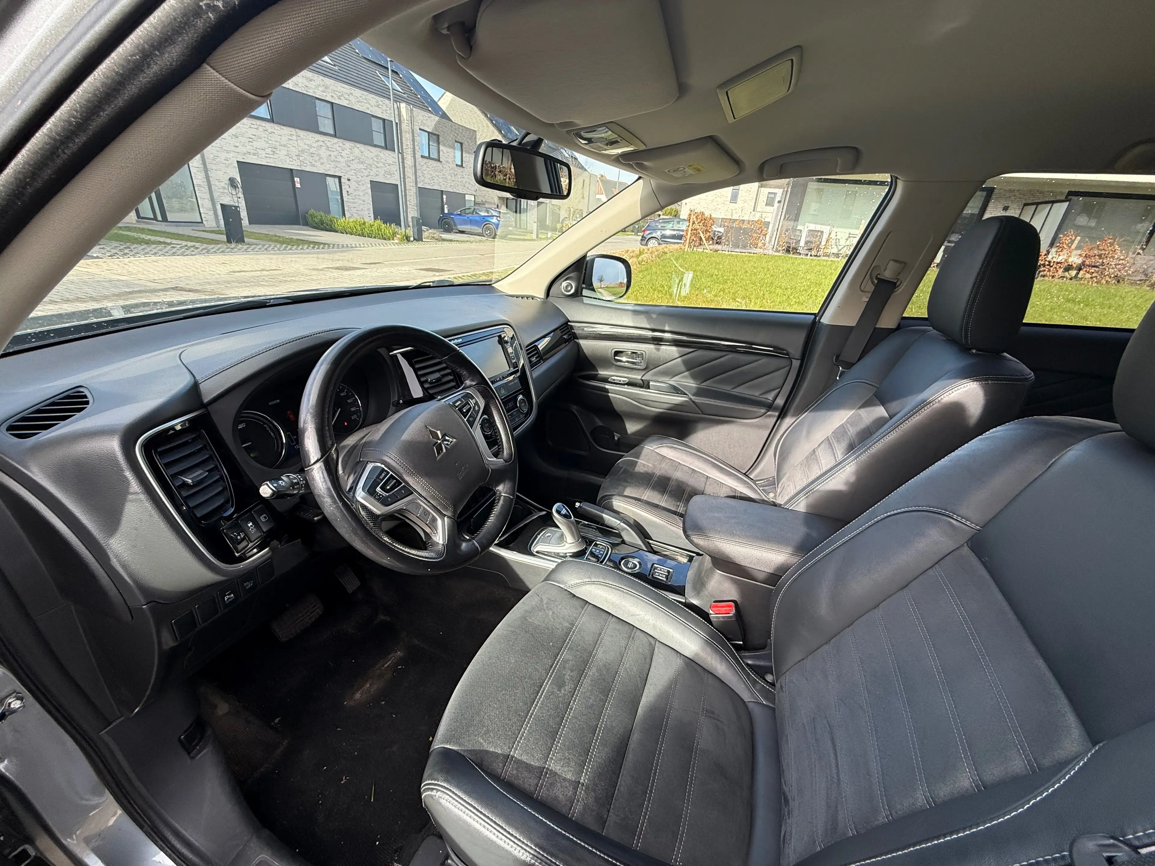 Mitsubishi Outlander Outlander PHEV 2.0i 4WD Business Edition — photo 11