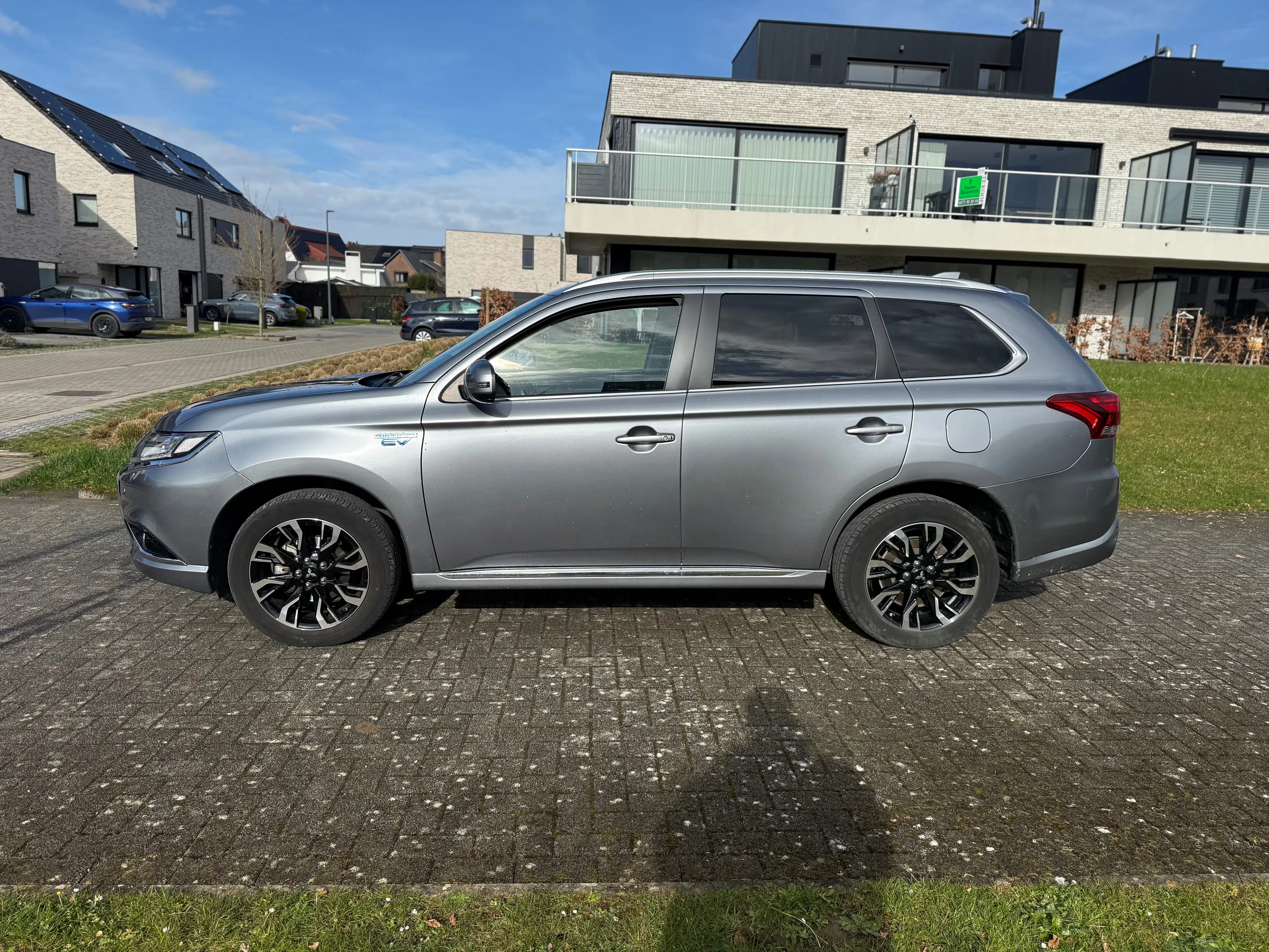 Mitsubishi Outlander Outlander PHEV 2.0i 4WD Business Edition — photo 4