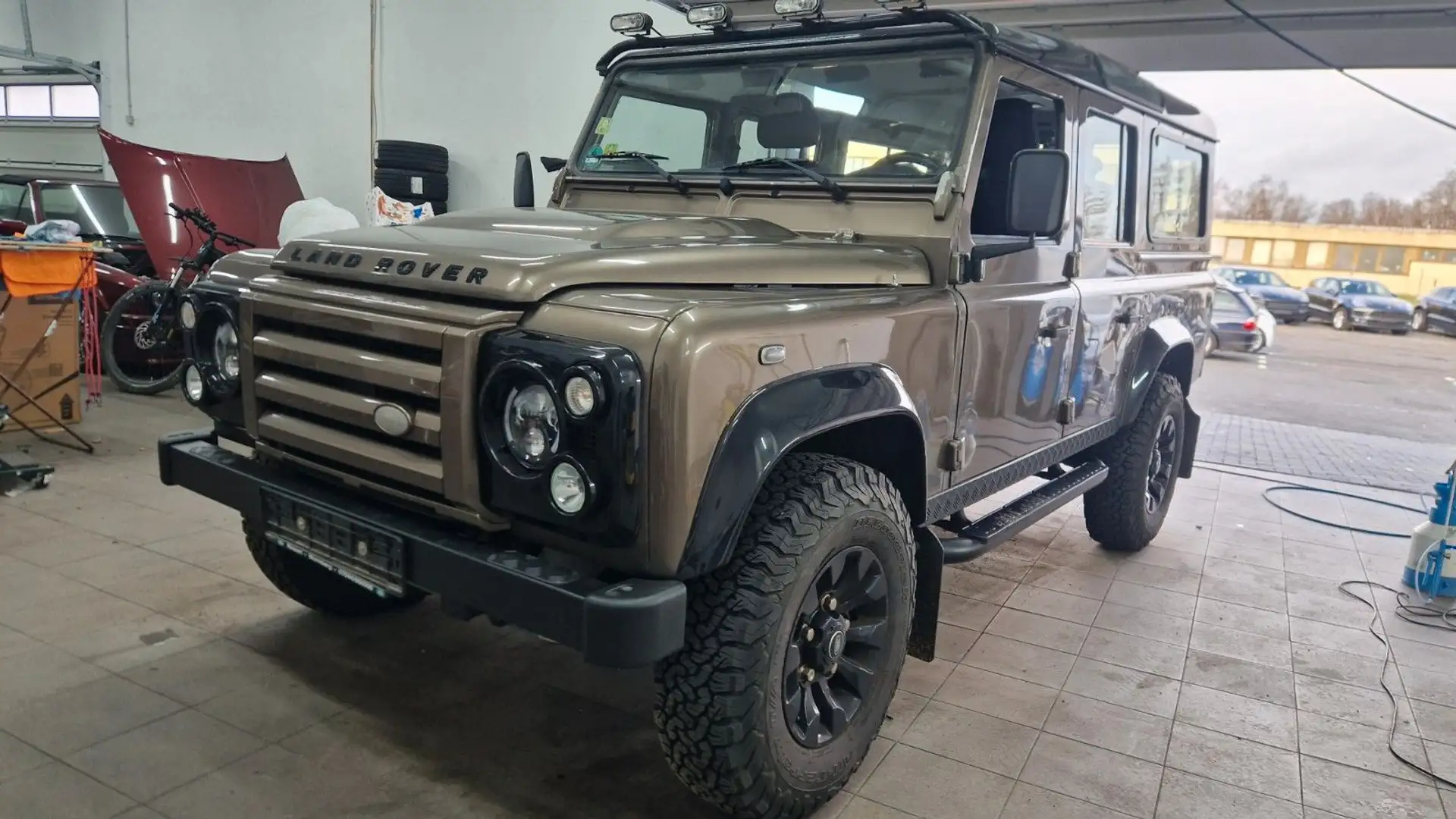 Land Rover Defender 110 2.Hand LED Sportlenkrad SH 7Sitzer Brun - 1