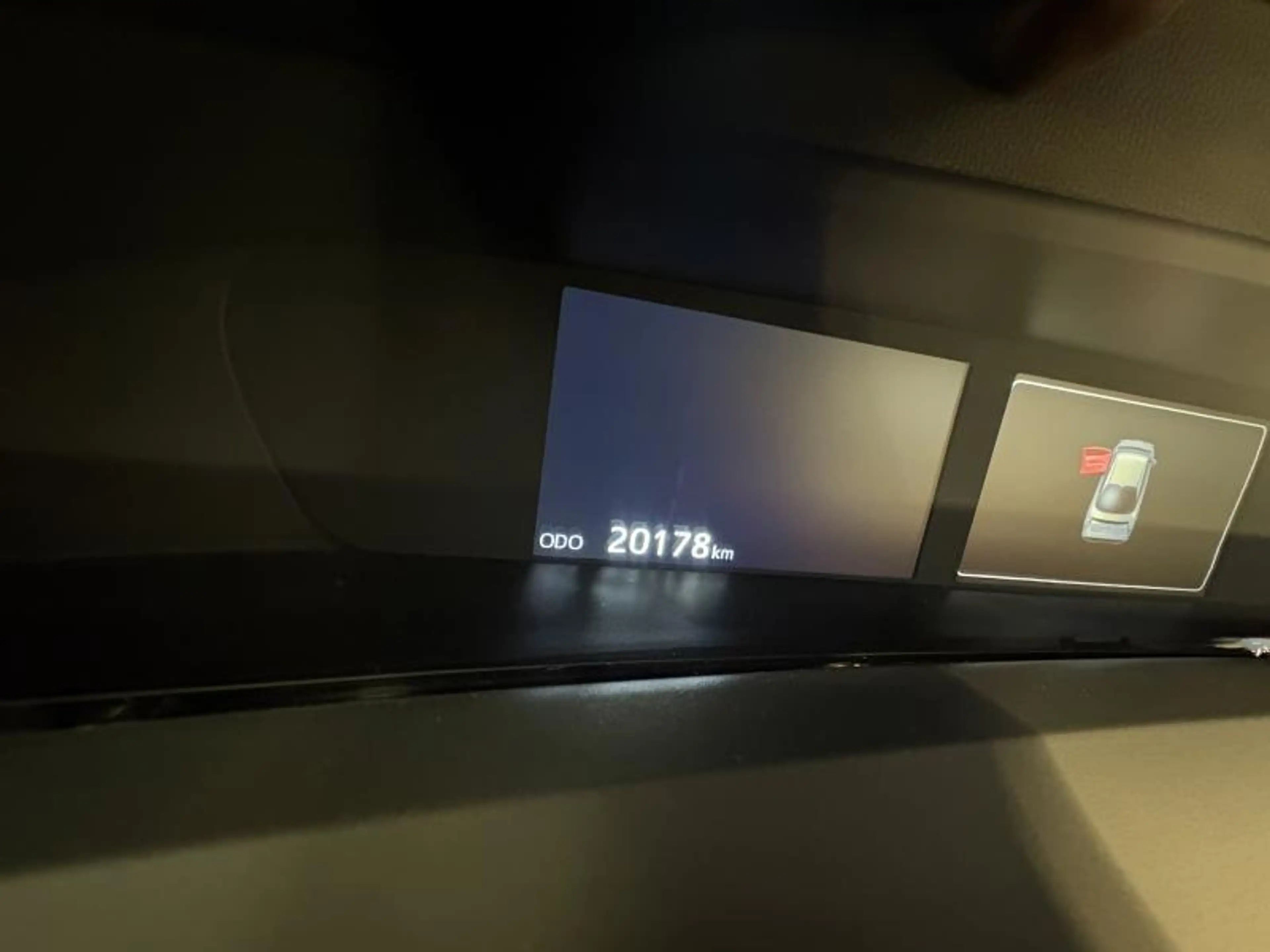 Toyota Prius IV Lounge — photo 15