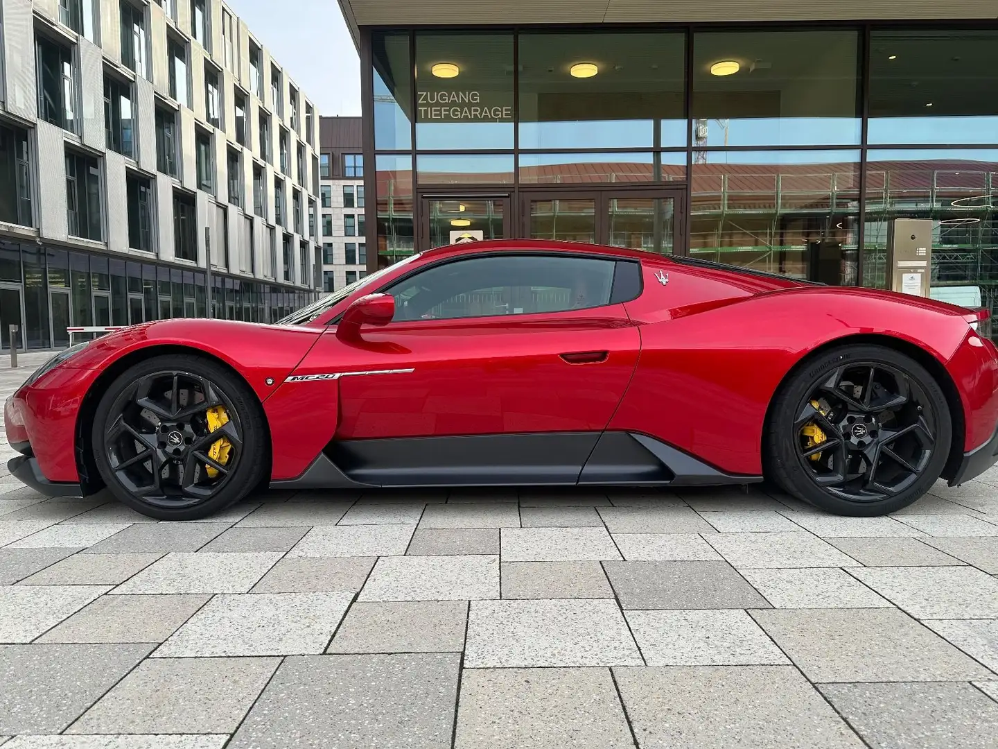 Maserati MC20 Rot - 1