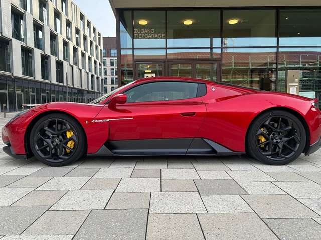 Imagine Maserati MC20