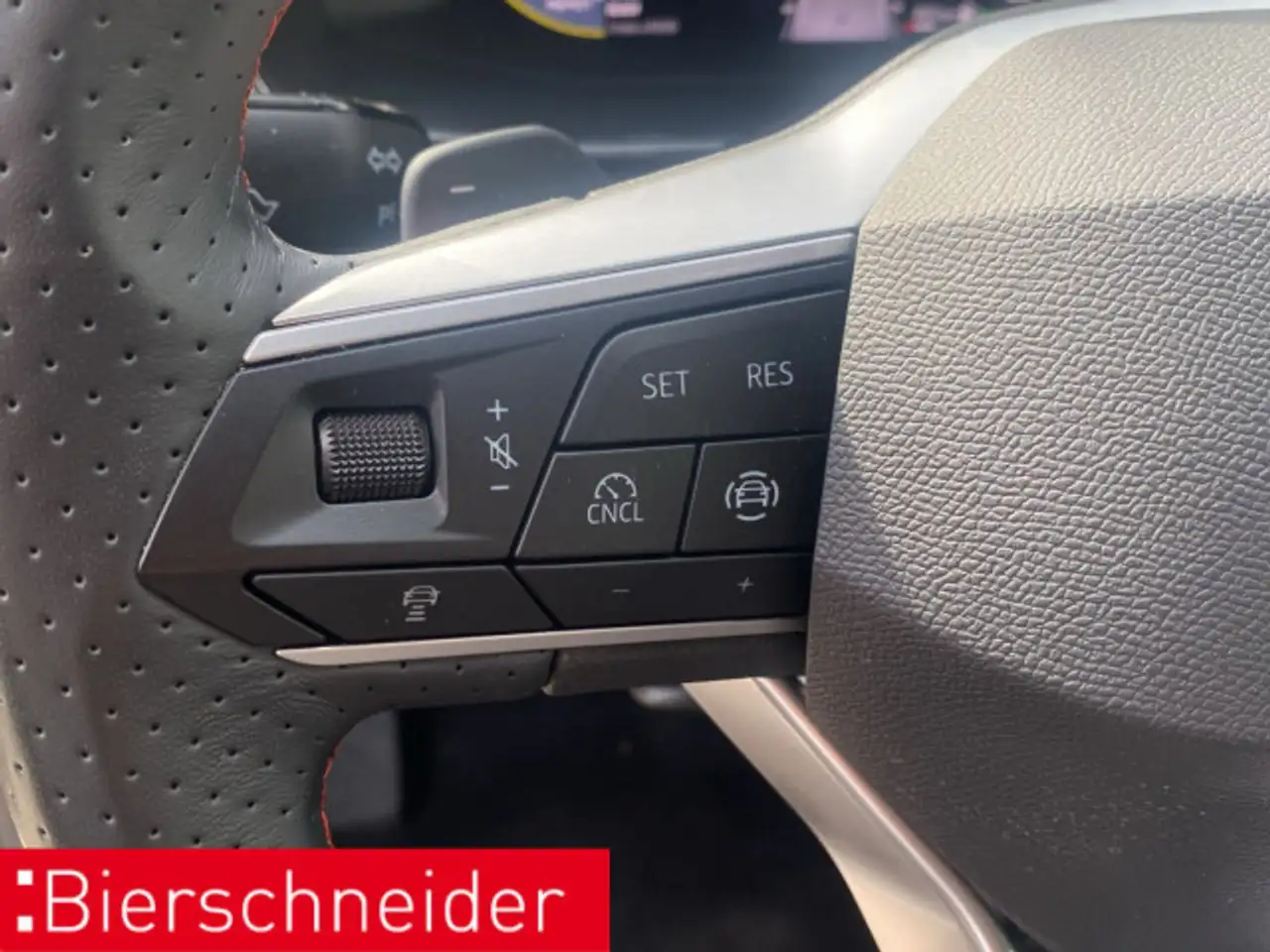 SEAT Leon 1.5 eTSI DSG FR-Line 17 ACC NAVI CAM SHZ 18