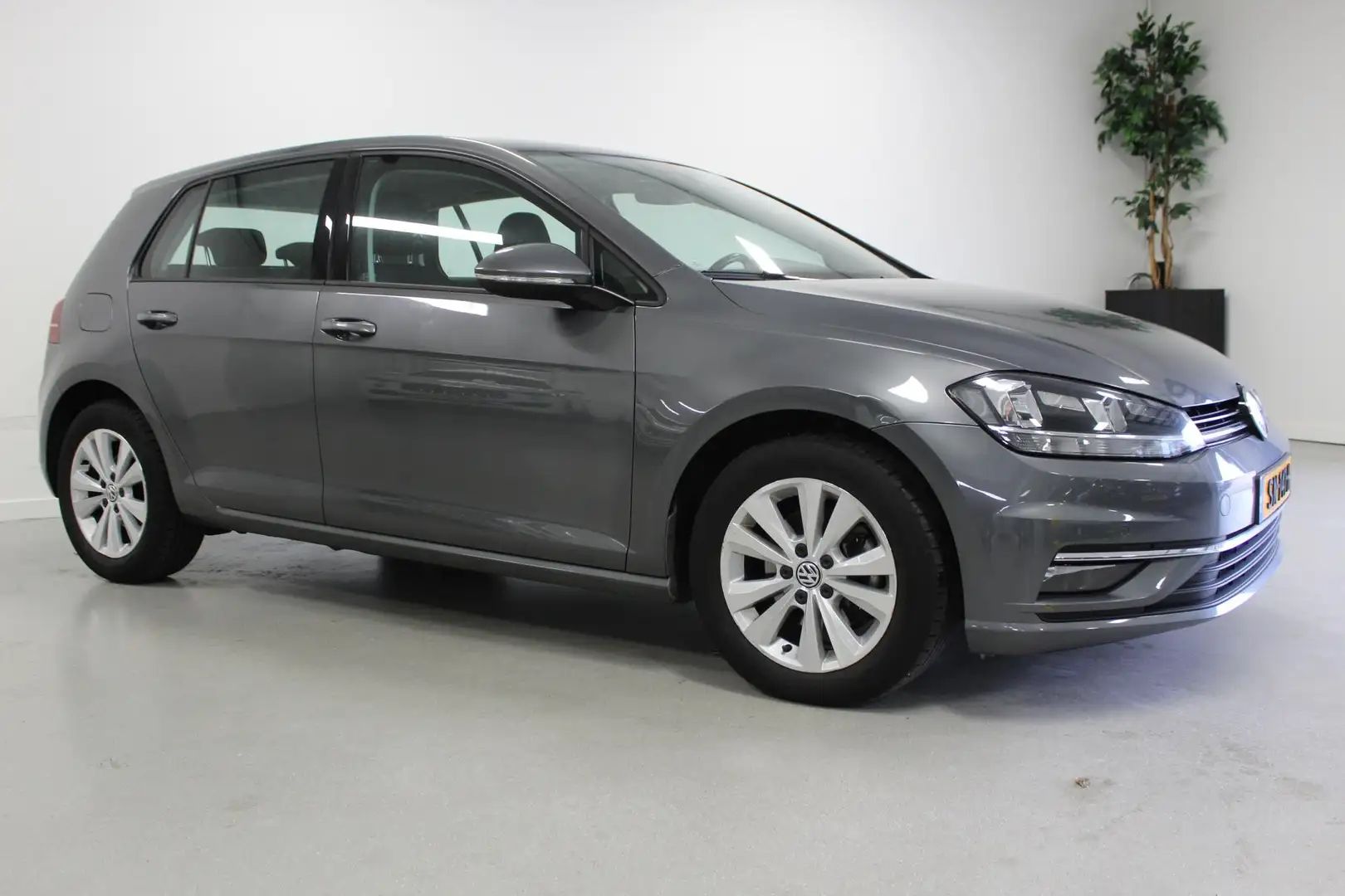 Volkswagen Golf 1.6 TDI Comfortline Business | PDC-V/A | CARPLAY | Grijs - 2