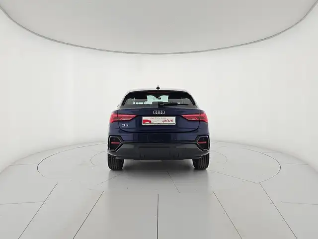 Audi Q3 view 4