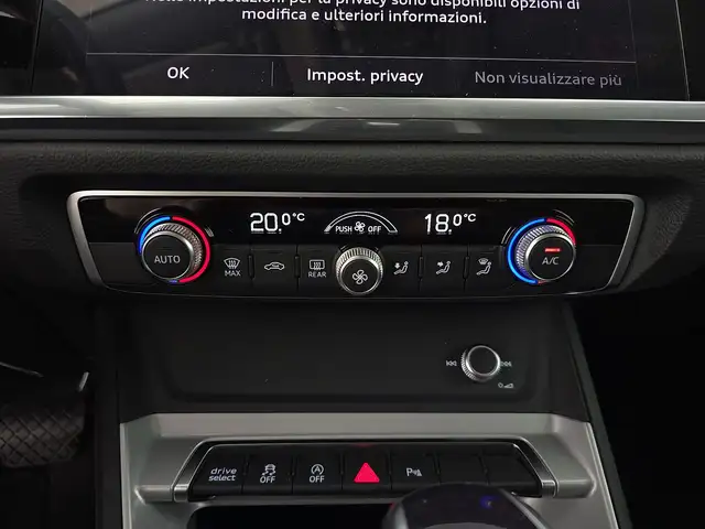Audi Q3 view 13