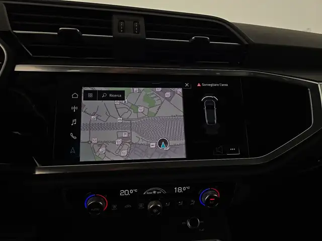 Audi Q3 view 14
