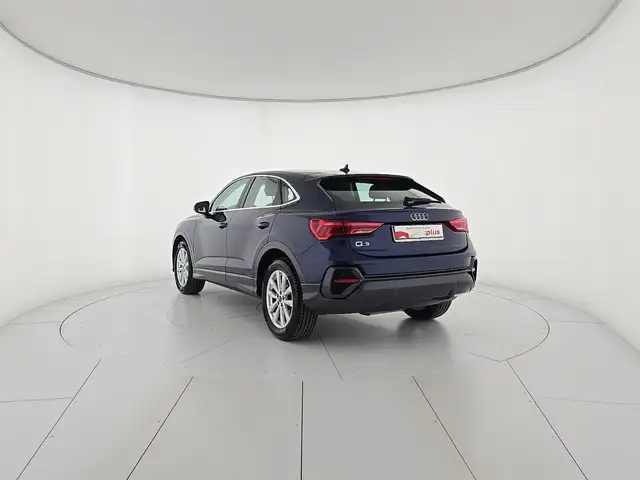 Audi Q3 view 3