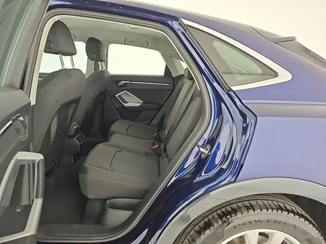 Audi Q3 view 10