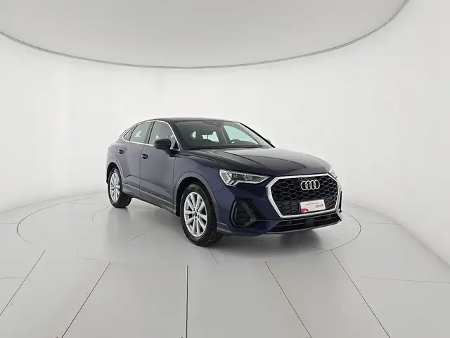 Audi Q3 view 6