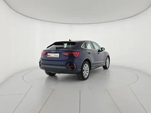 Audi Q3 view 5