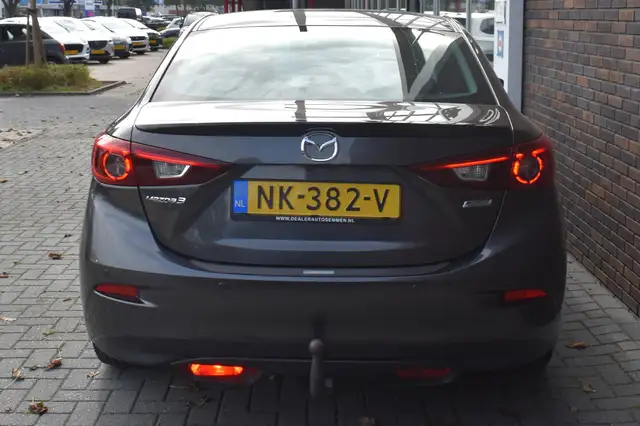 Mazda Mazda3 view 8
