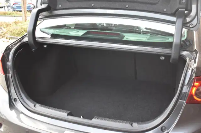 Mazda Mazda3 view 7