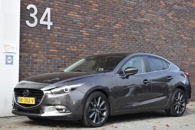 Mazda Mazda3 view 9