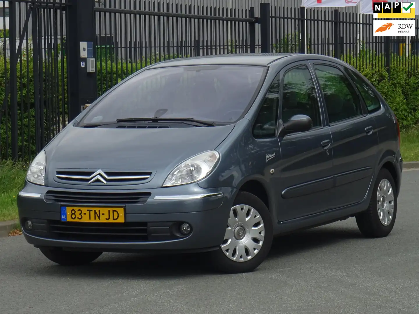 Citroen Xsara Picasso 1.6i-16V Caractère 108DKM/NAP/PDC/APK Grijs - 1