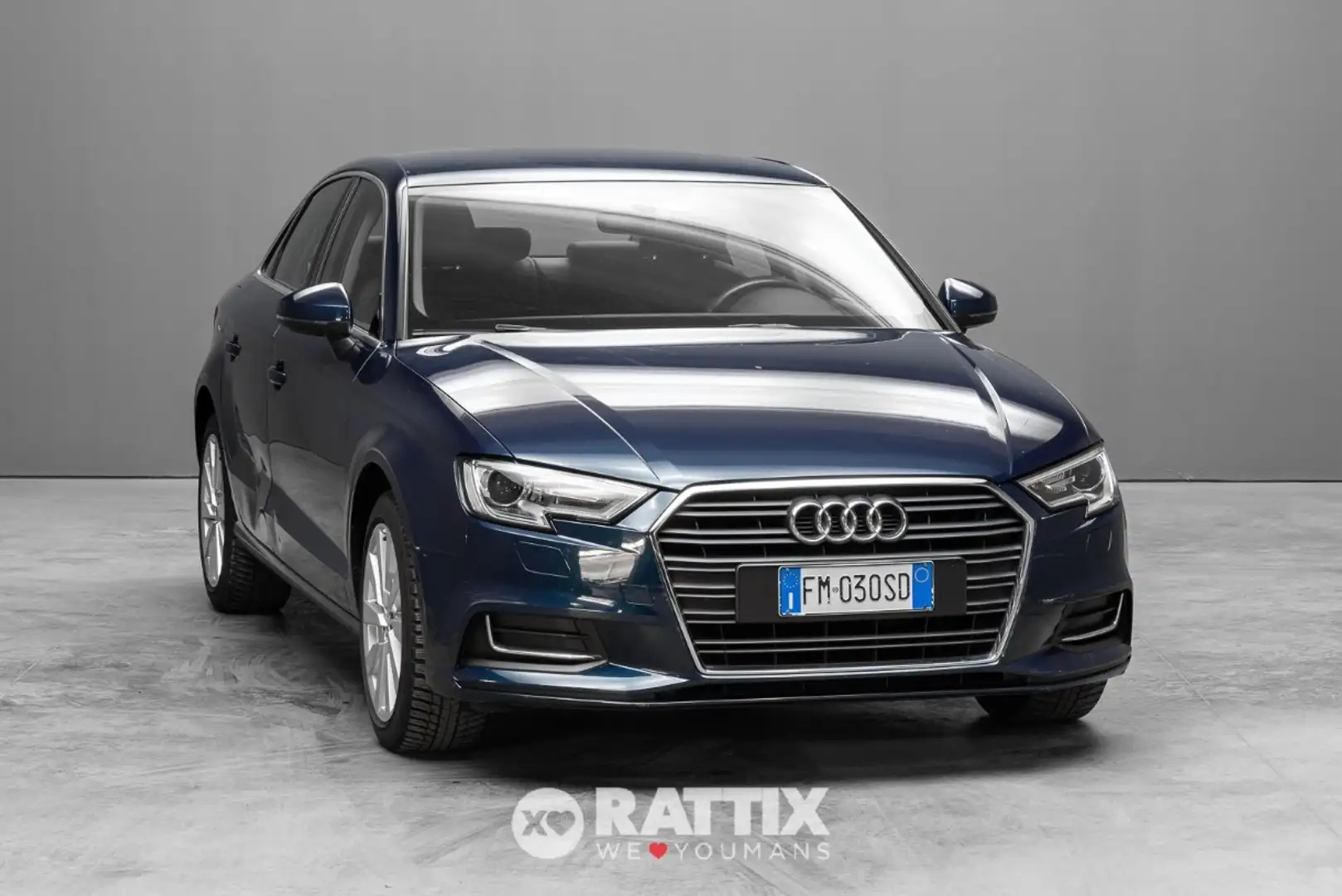 Audi A3 Sedan 30 1.6 TDI 116CV Design Blau - 1