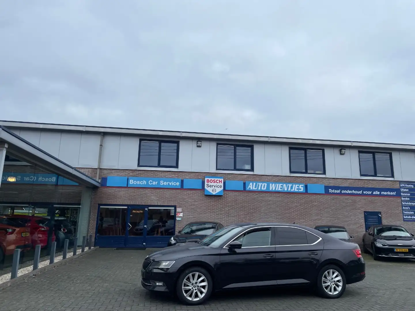Skoda Superb 2.0 TDI DSG 110kw | Style 5-Drs | Leer | Navi Zwart - 1