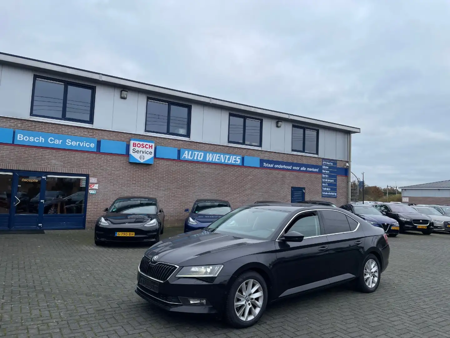 Skoda Superb 2.0 TDI DSG 110kw | Style 5-Drs | Leer | Navi Zwart - 2