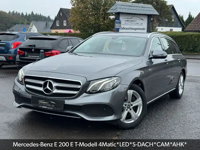 Mercedes-Benz E 200 T Modell 4Matic*LED*S DACH*CAM*AHK*
