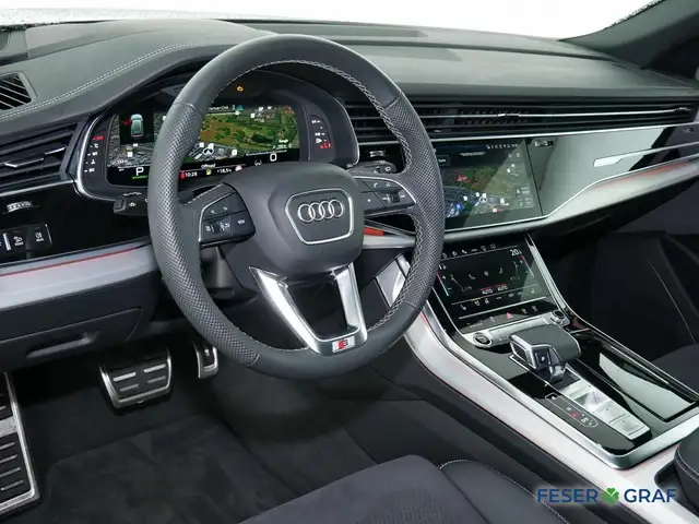 Audi Q8 view 8