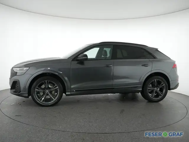 Audi Q8 view 14