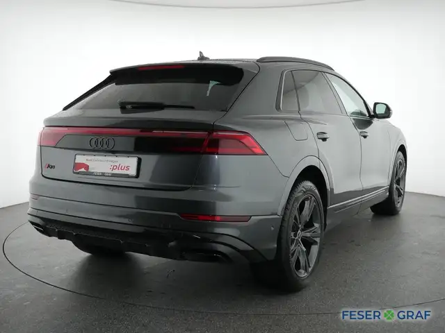 Audi Q8 view 4
