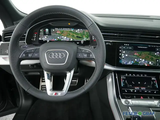 Audi Q8 view 11