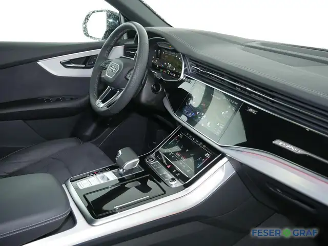 Audi Q8 view 5