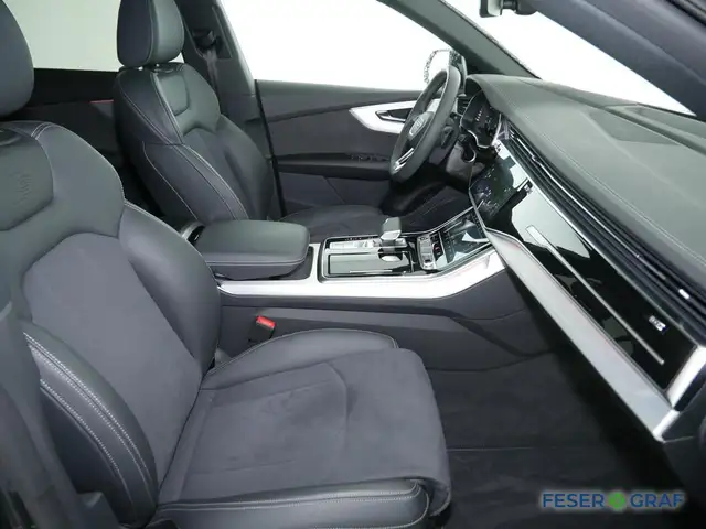 Audi Q8 view 6