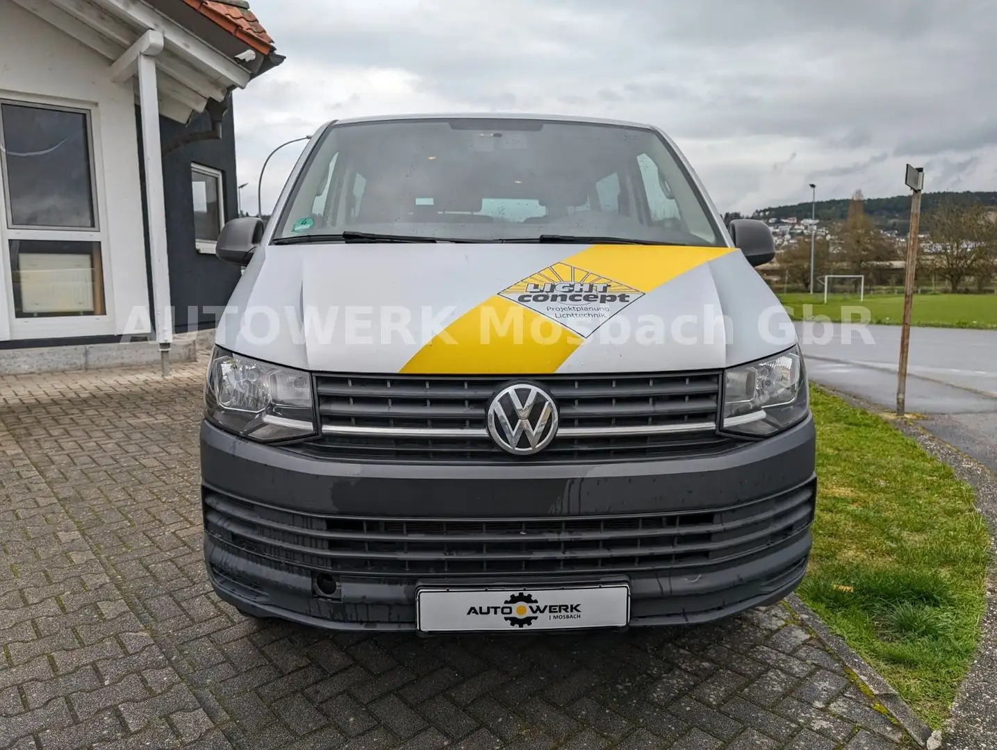 Volkswagen T6 Transporter T6 Transpor. Kasten-Kombi Kombi lang/Navi/Klima Plateado - 1