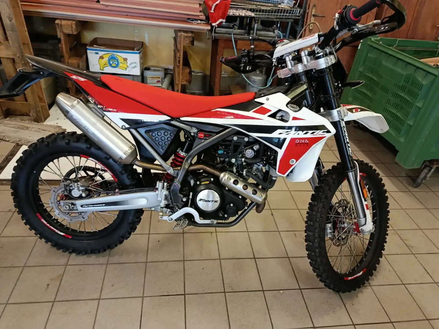 Fantic 125E crvena - 2