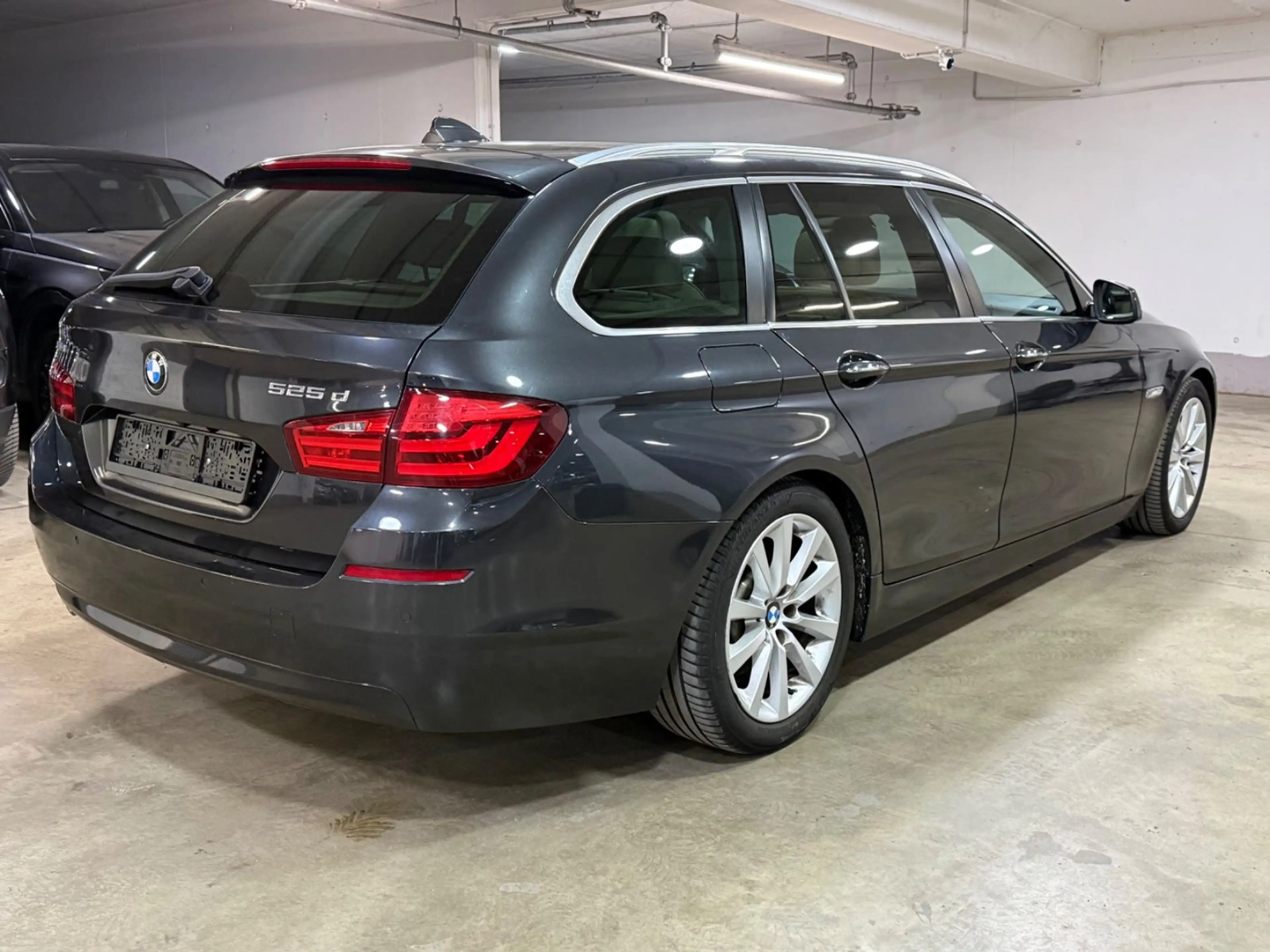 BMW 525 Touring 525 d xDrive Navi~Klima~Leder~Panomara — photo 2