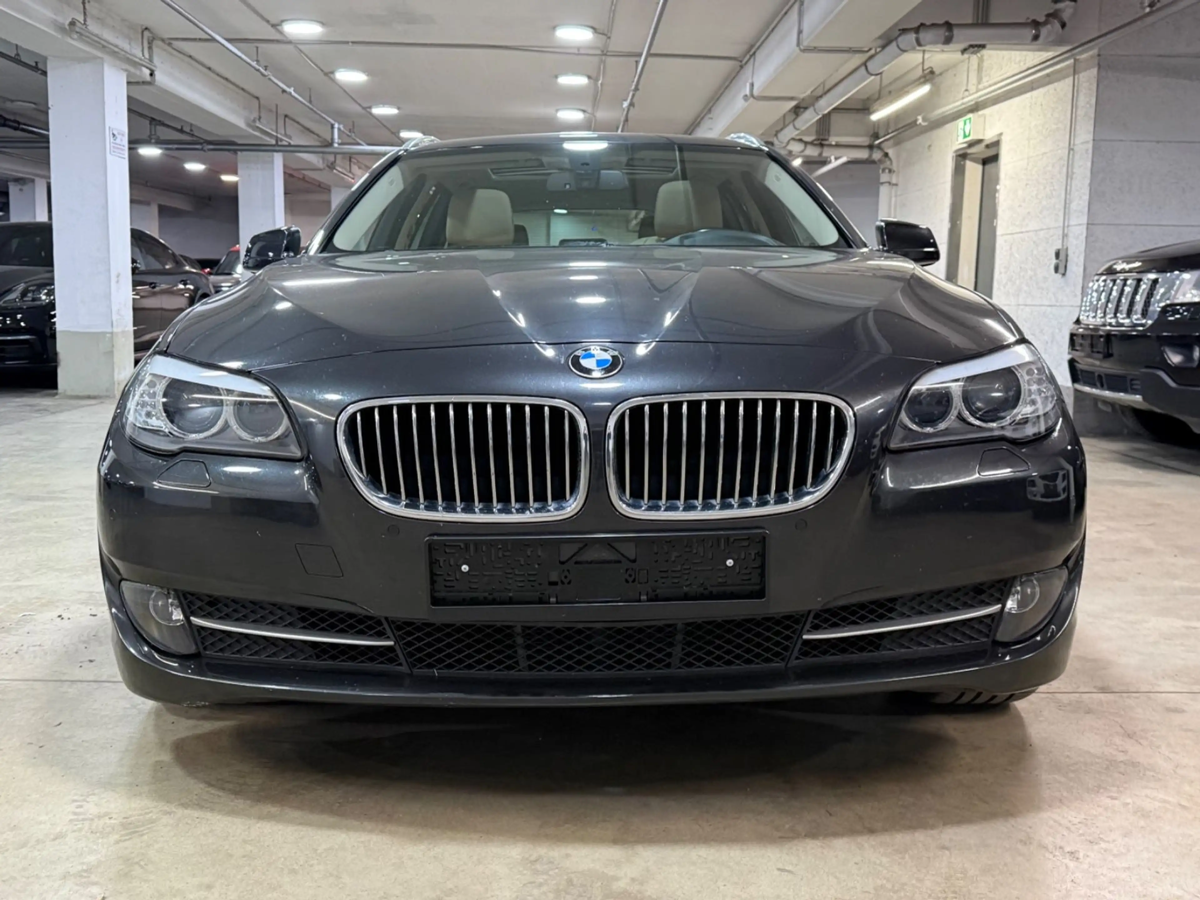 BMW 525 Touring 525 d xDrive Navi~Klima~Leder~Panomara — photo 3