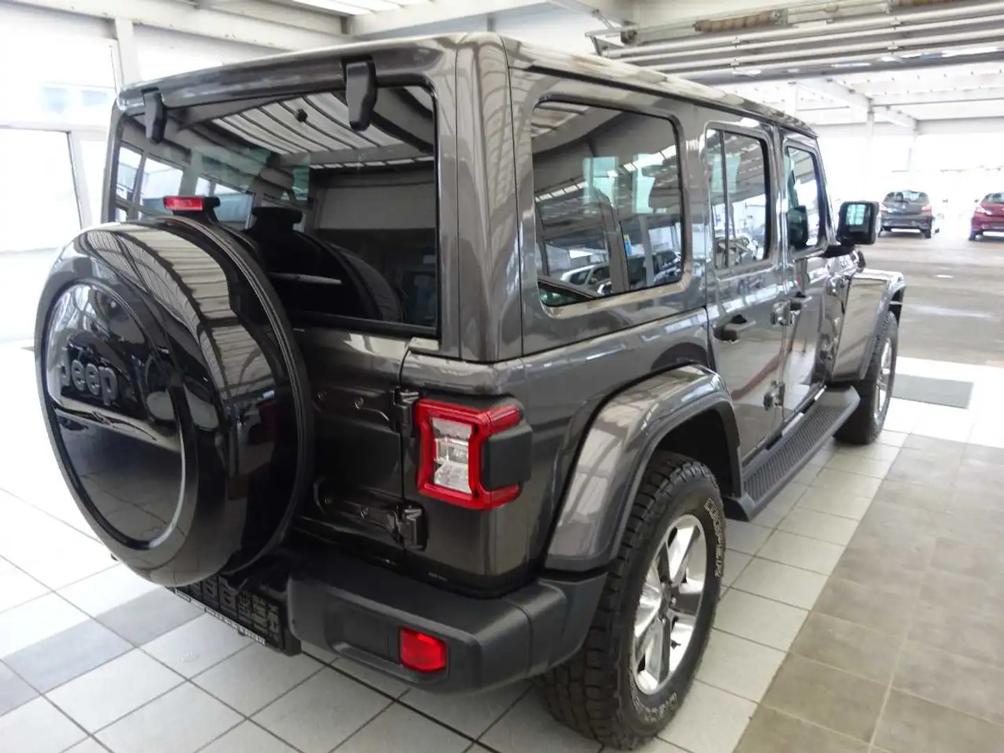 Jeep Wrangler 2.2 CRD Sahara Gris - 2