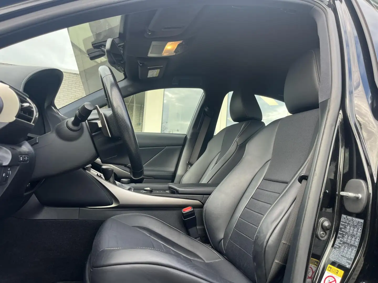 Lexus IS 300 300h F Sport 223PK AFN. TREKHAAK+STOELVERW+DEALERO Noir - 2