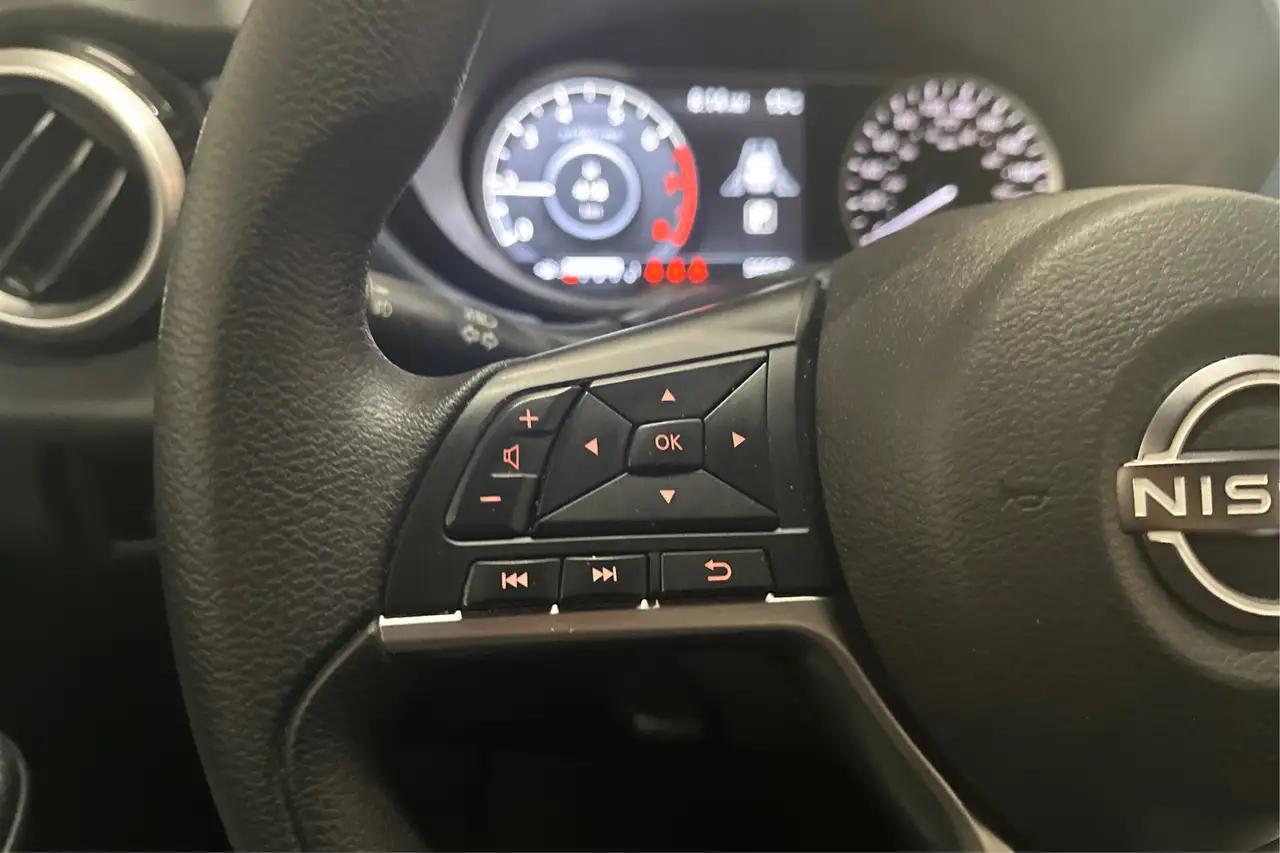 Nissan Versa снимка Nissan Versa