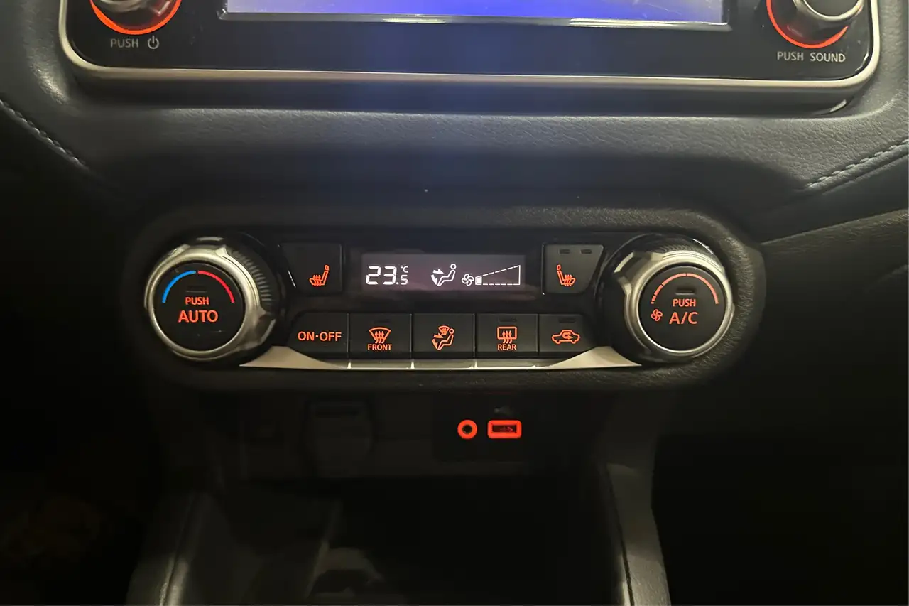 Nissan Versa снимка Nissan Versa