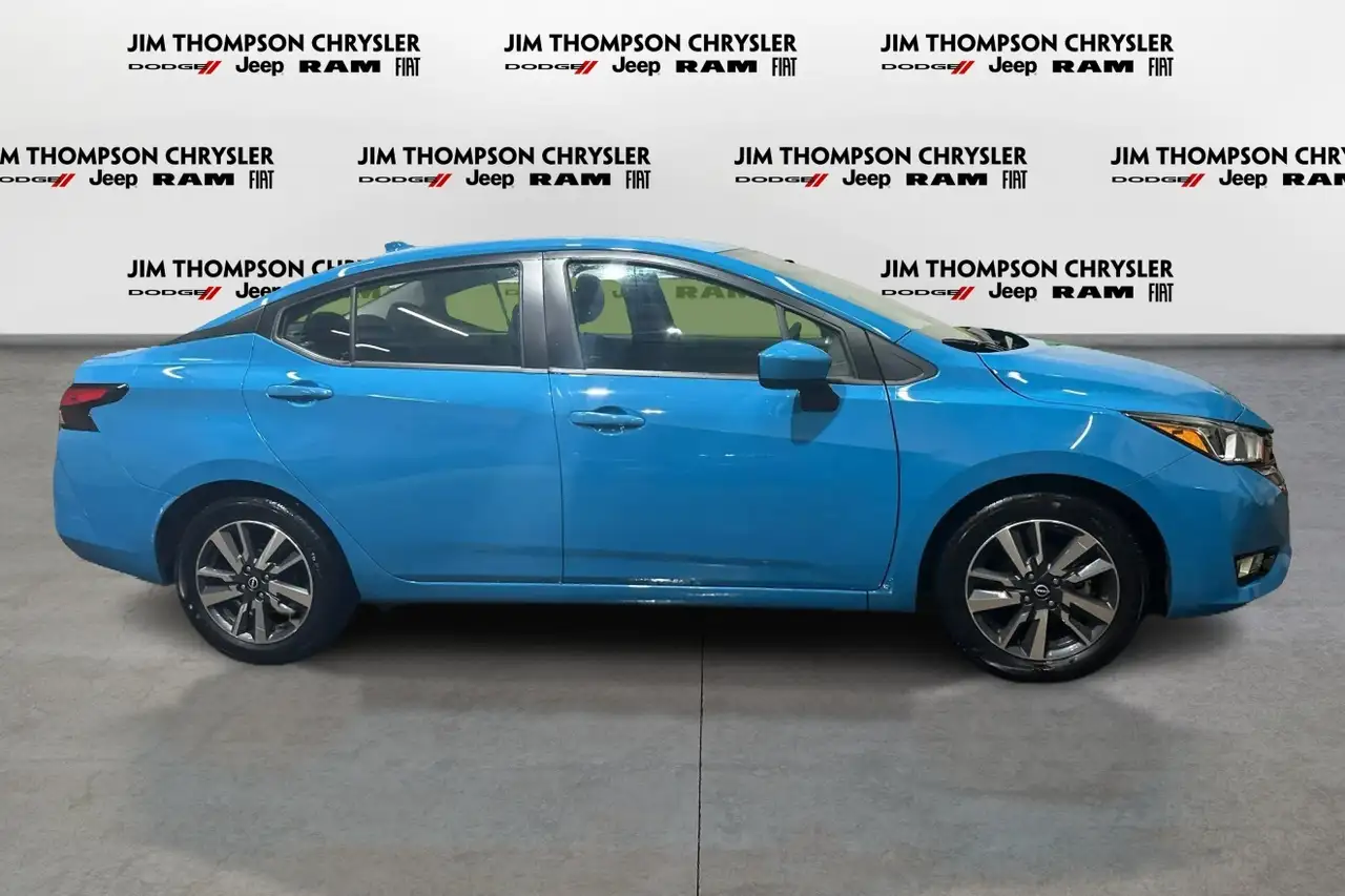 Nissan Versa снимка Nissan Versa