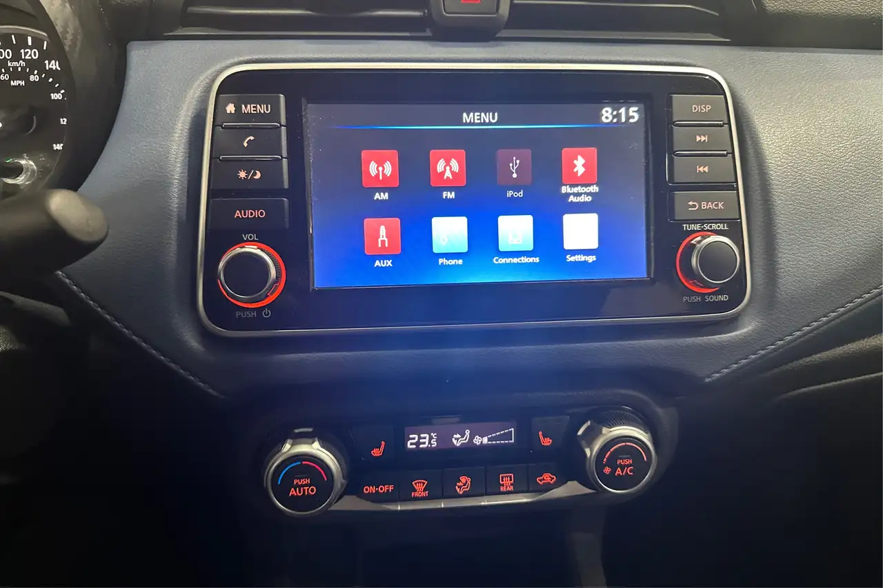 Nissan Versa снимка Nissan Versa