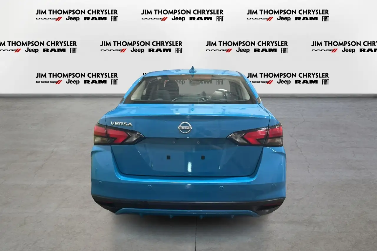 Nissan Versa снимка Nissan Versa