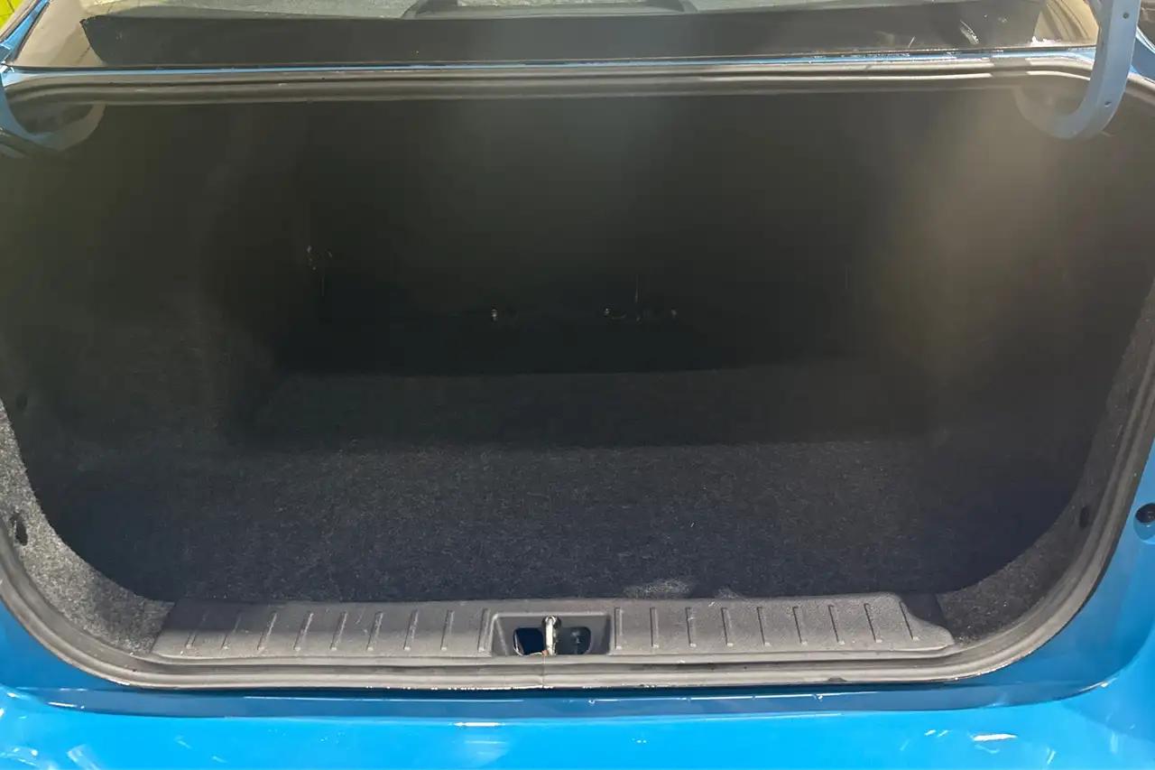Nissan Versa снимка Nissan Versa