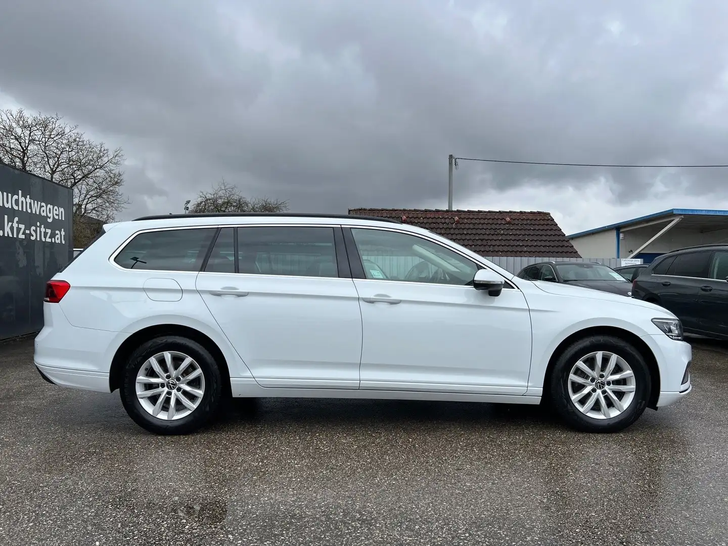Volkswagen Passat Variant Business 2,0 TDI DSG Weiß - 2