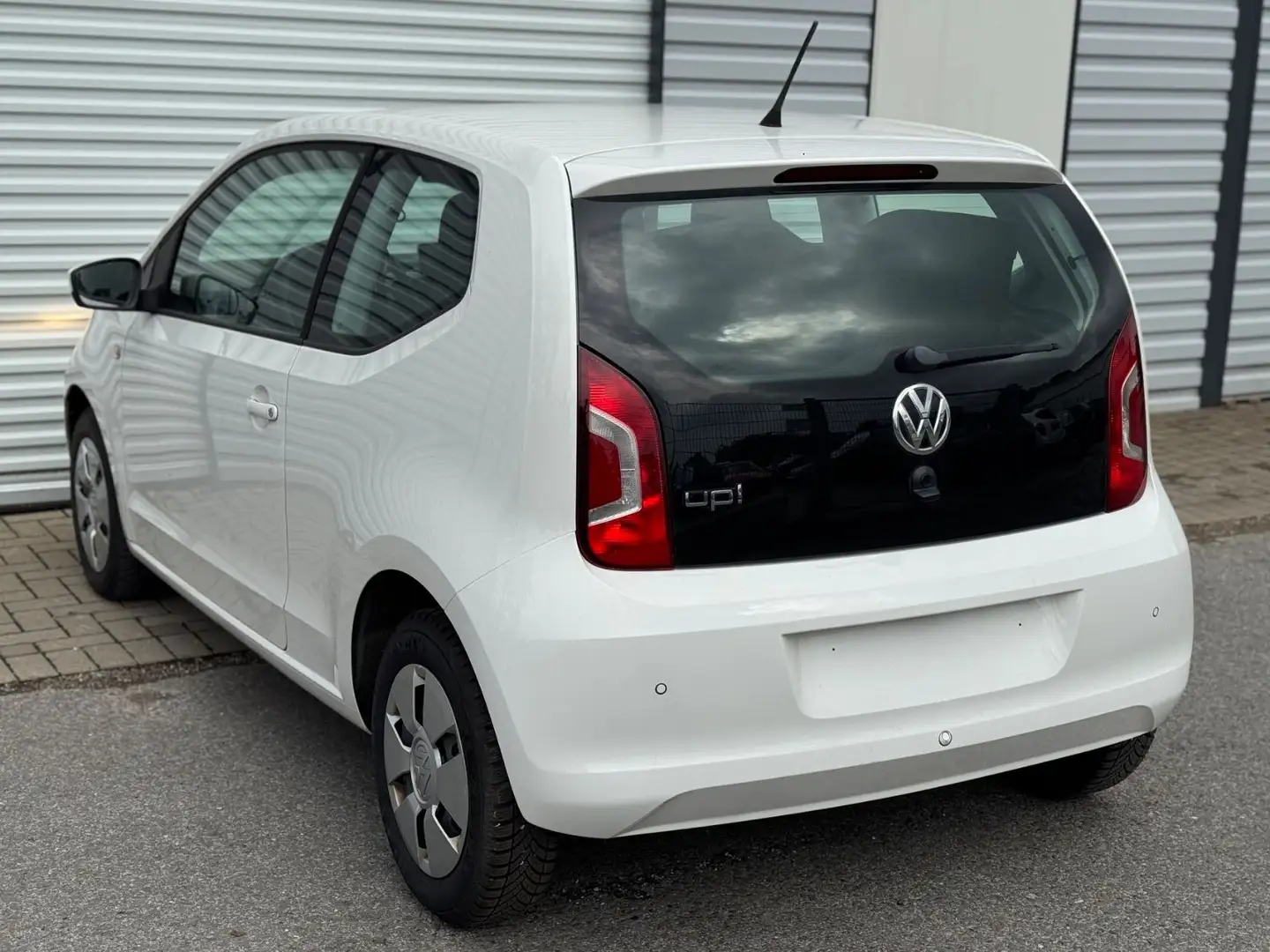Volkswagen up! 1.0-1.Hand-Klima-Sitzheizung-PDC-4.100€ Nett Weiß - 1